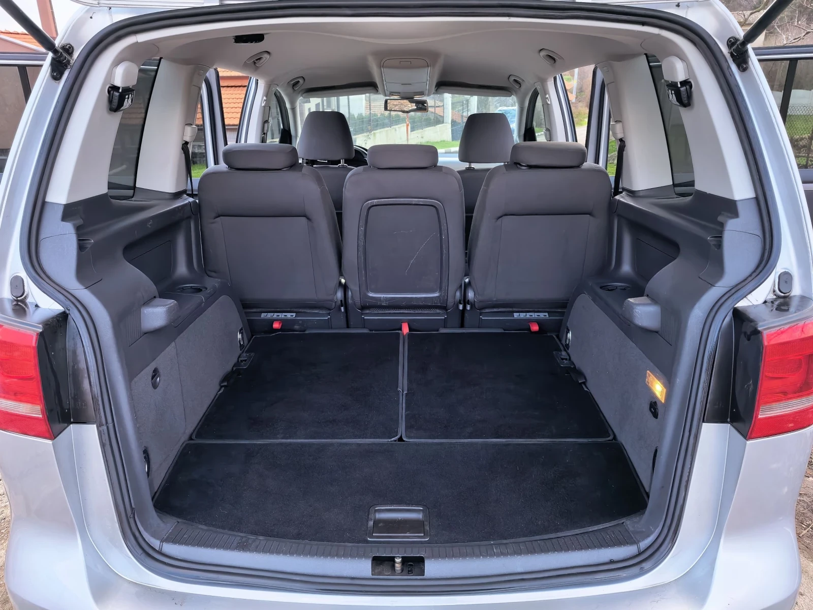 VW Touran 1.6tdi, снимка 14 - Автомобили и джипове - 54057201