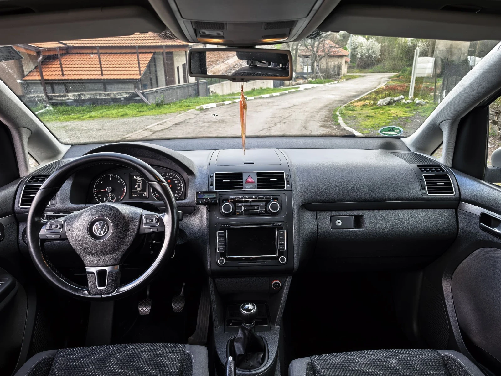 VW Touran 1.6tdi, снимка 3 - Автомобили и джипове - 54057201