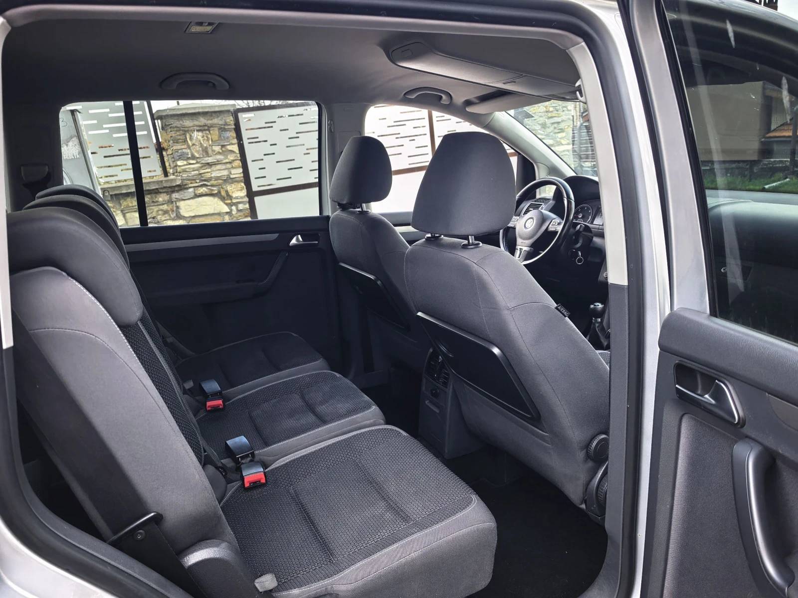 VW Touran 1.6tdi, снимка 2 - Автомобили и джипове - 54057201