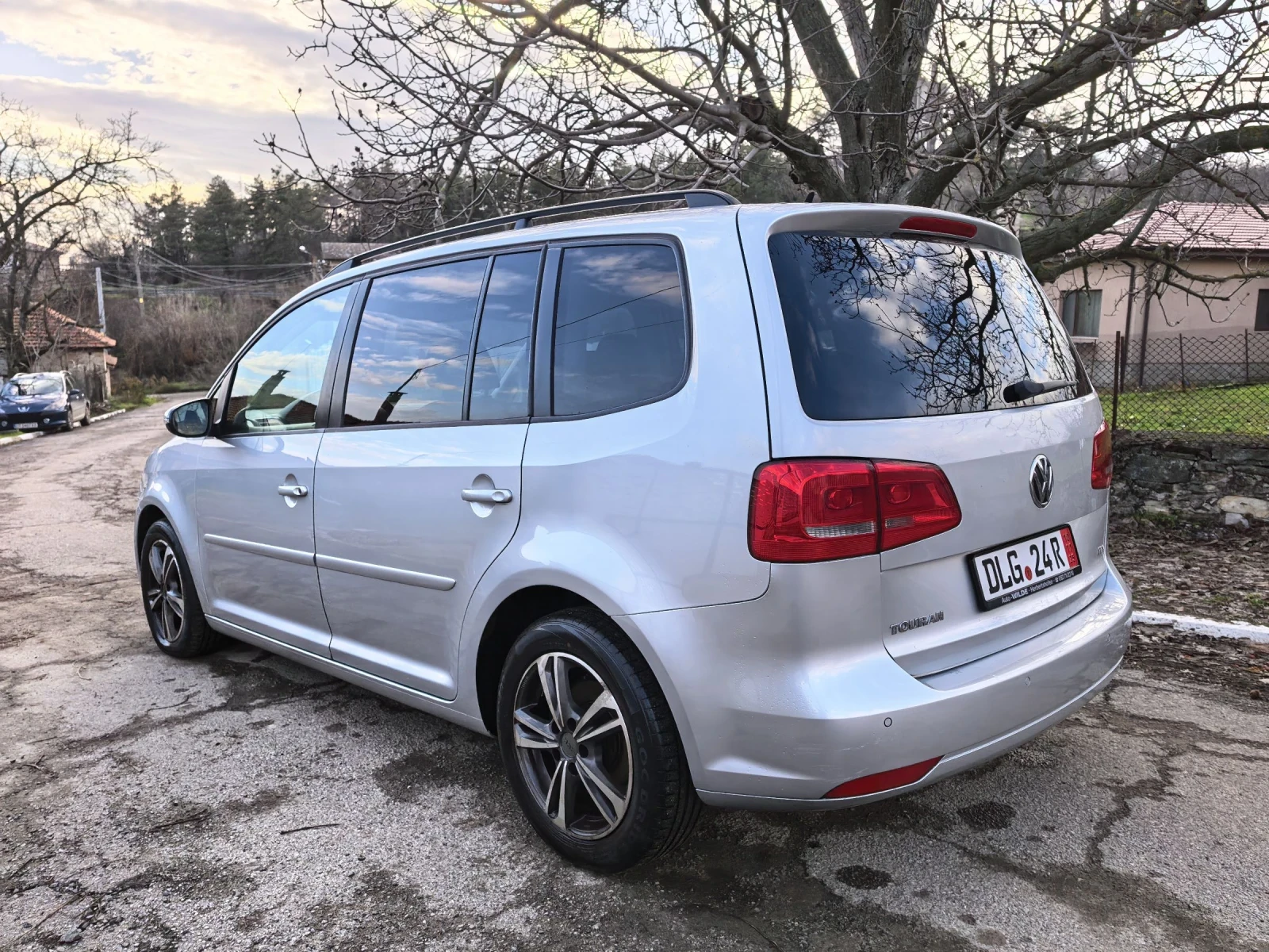 VW Touran 1.6tdi, снимка 10 - Автомобили и джипове - 54057201