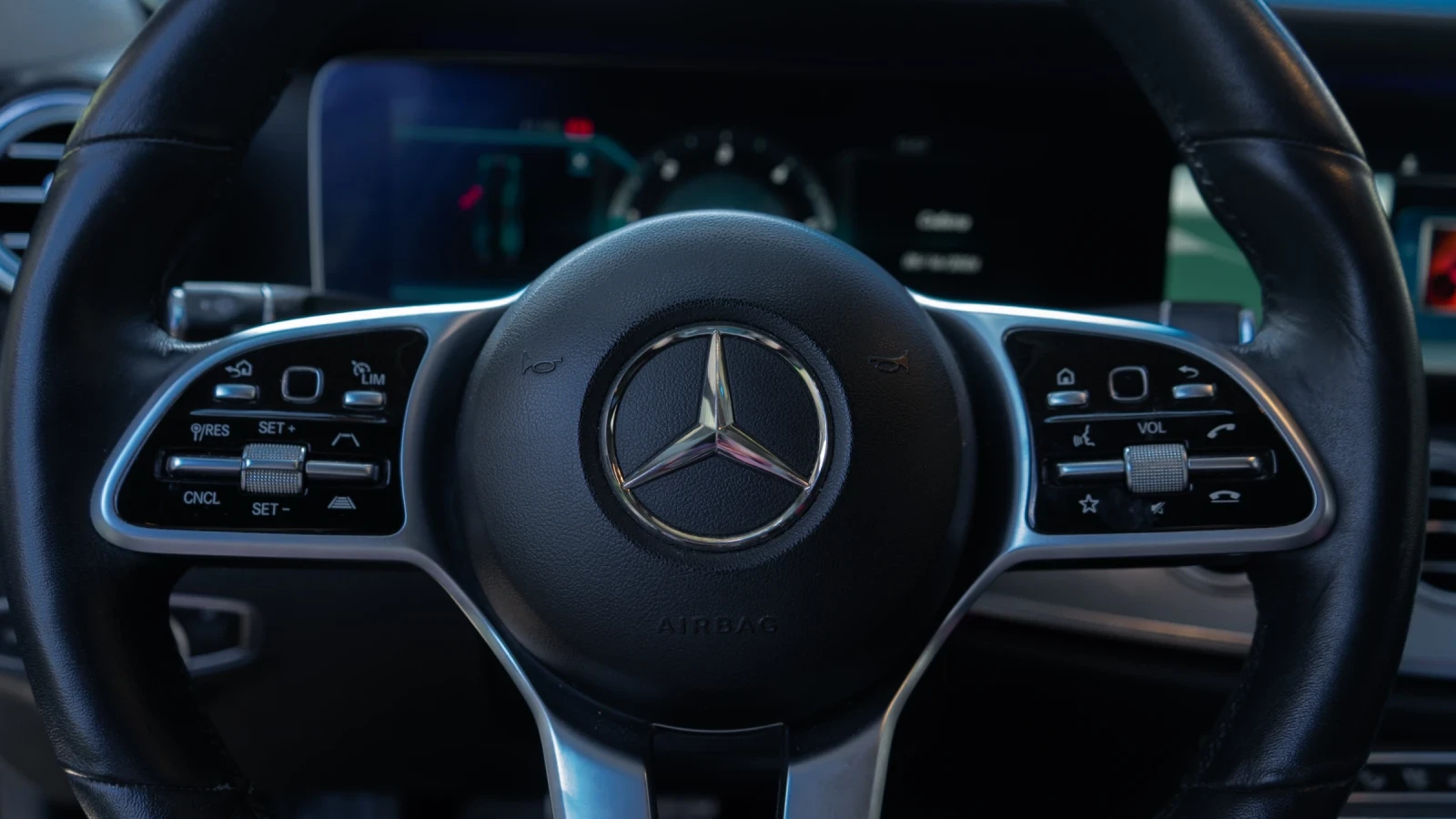 Mercedes-Benz E 220 AMG Line, снимка 4 - Автомобили и джипове - 54582425