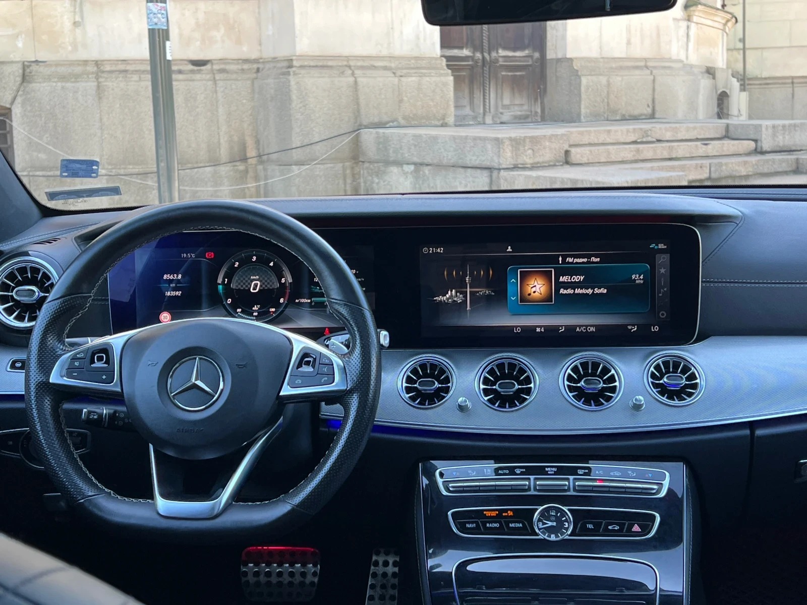 Mercedes-Benz E 220 AMG* Head-Up* Pano* 360* Готов Лизинг, снимка 5 - Автомобили и джипове - 54595453
