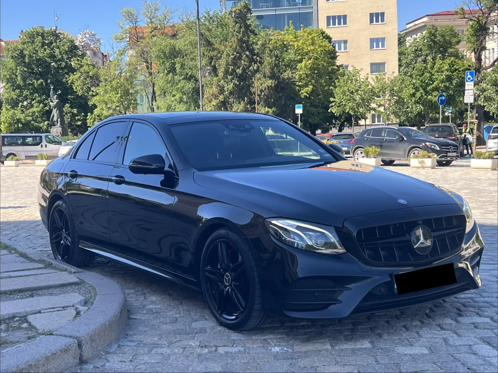 Mercedes-Benz E 220 AMG* Head-Up* Pano* 360* Готов Лизинг, снимка 3 - Автомобили и джипове - 54595453