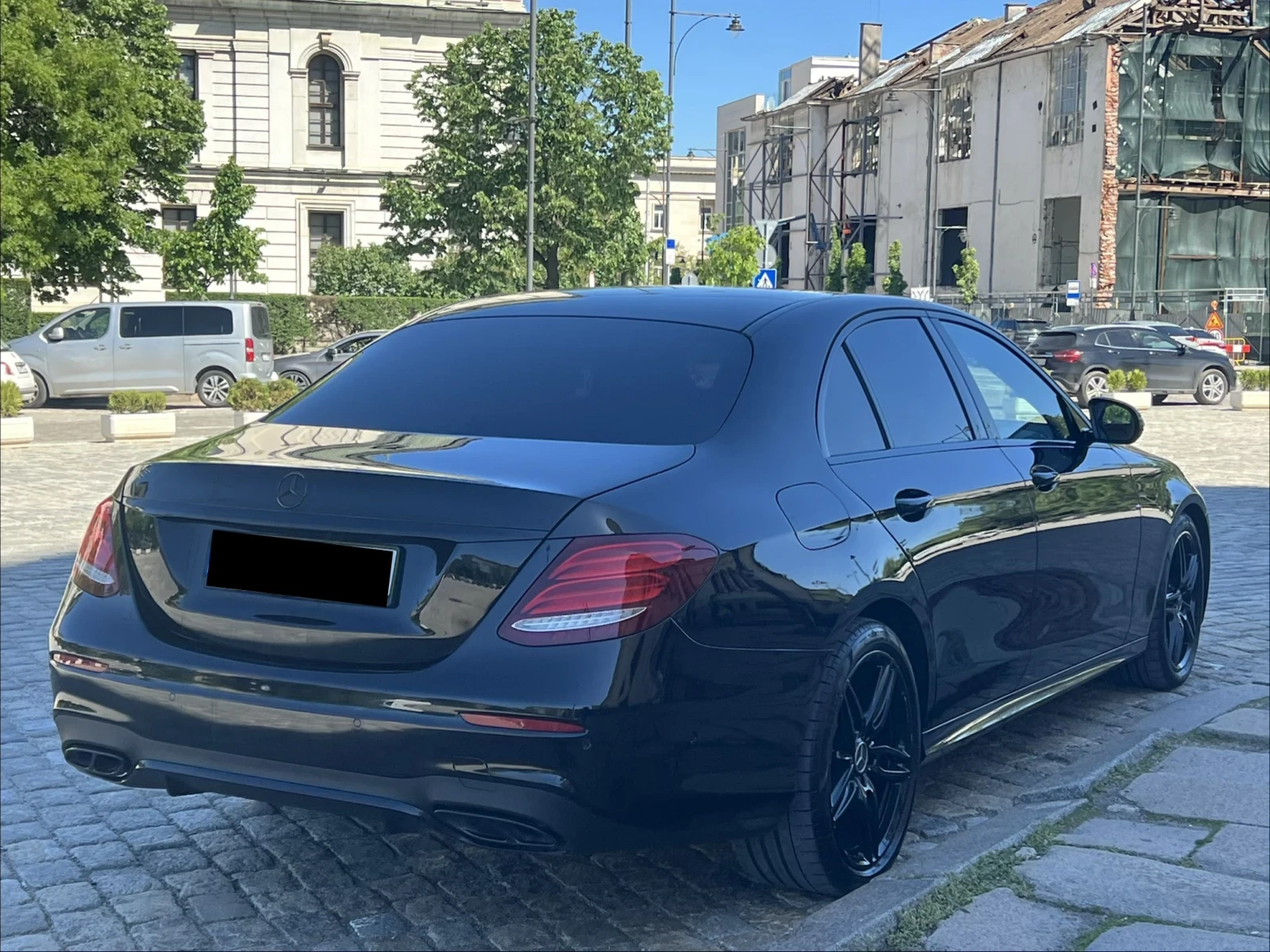 Mercedes-Benz E 220 AMG* Head-Up* Pano* 360* Готов Лизинг, снимка 2 - Автомобили и джипове - 54595453
