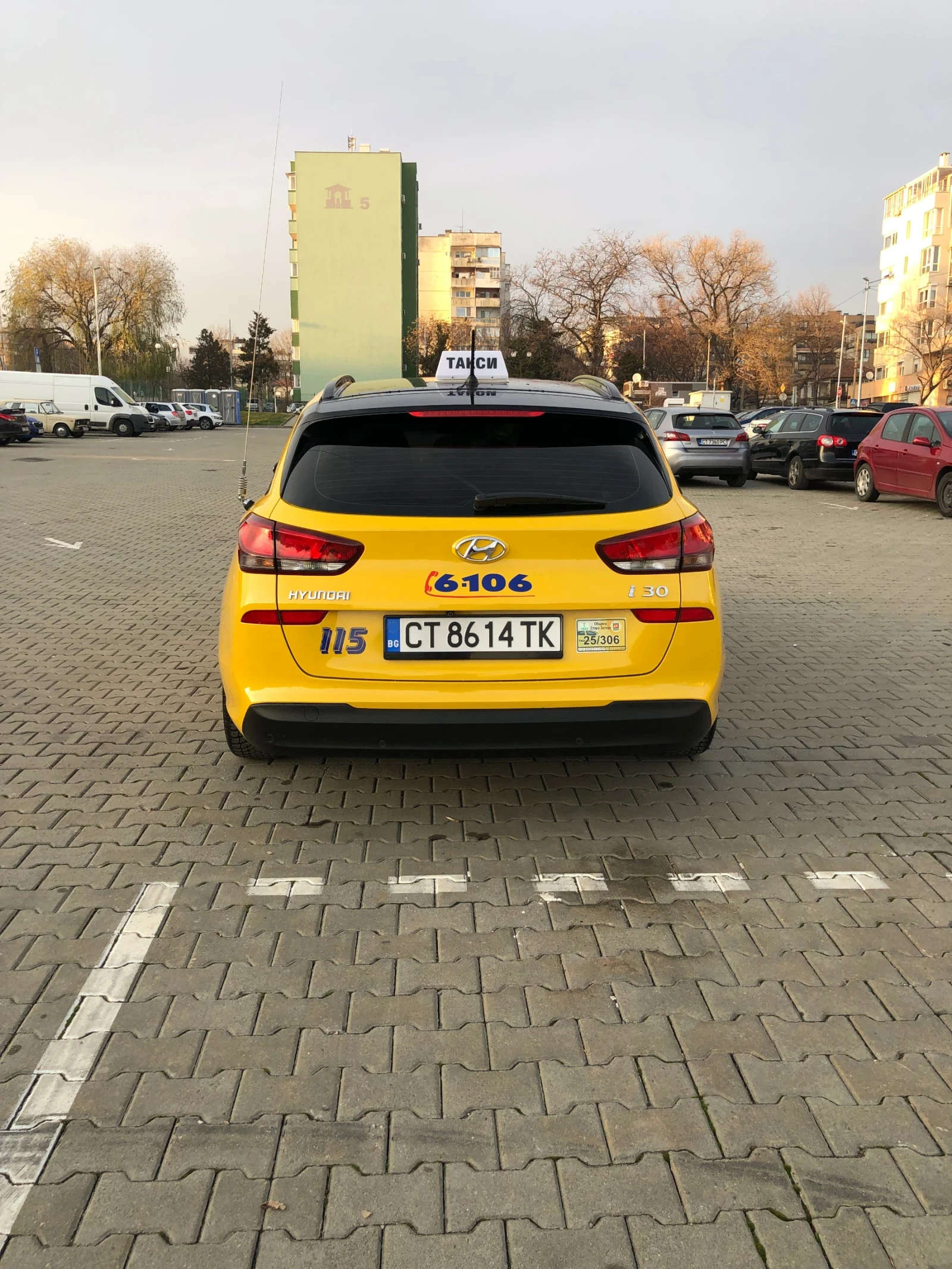 Hyundai I30 1.6 CRDI, снимка 8 - Автомобили и джипове - 55124537