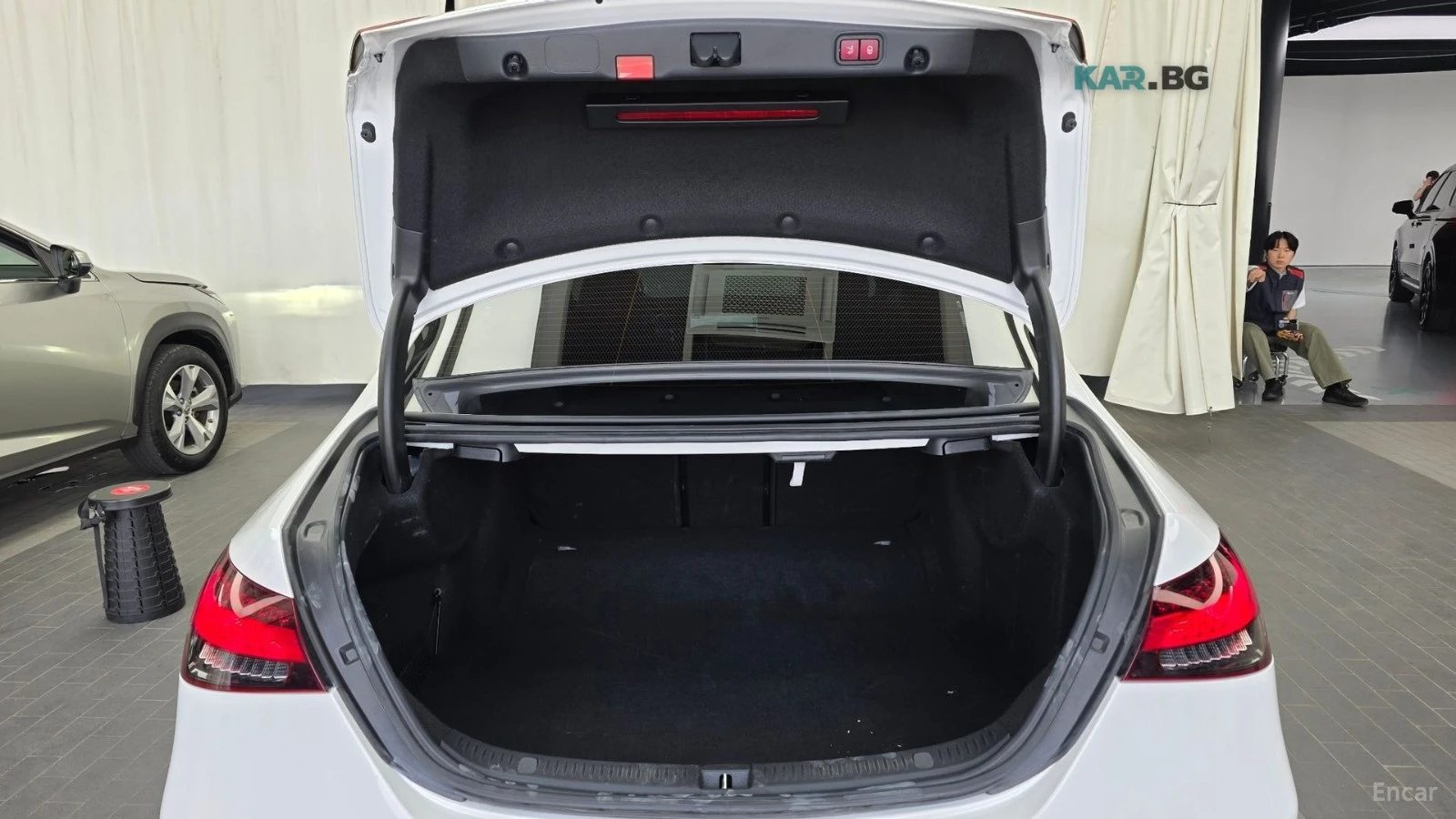 Mercedes-Benz E 220 4MATIC/AMG-LINE/360CAMERA/HEAD-UP/BURMETER/SUNROOF, снимка 16 - Автомобили и джипове - 55258282