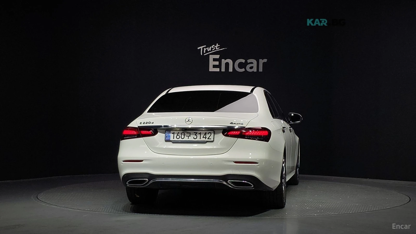 Mercedes-Benz E 220 4MATIC/AMG-LINE/360CAMERA/HEAD-UP/BURMETER/SUNROOF, снимка 4 - Автомобили и джипове - 55258282