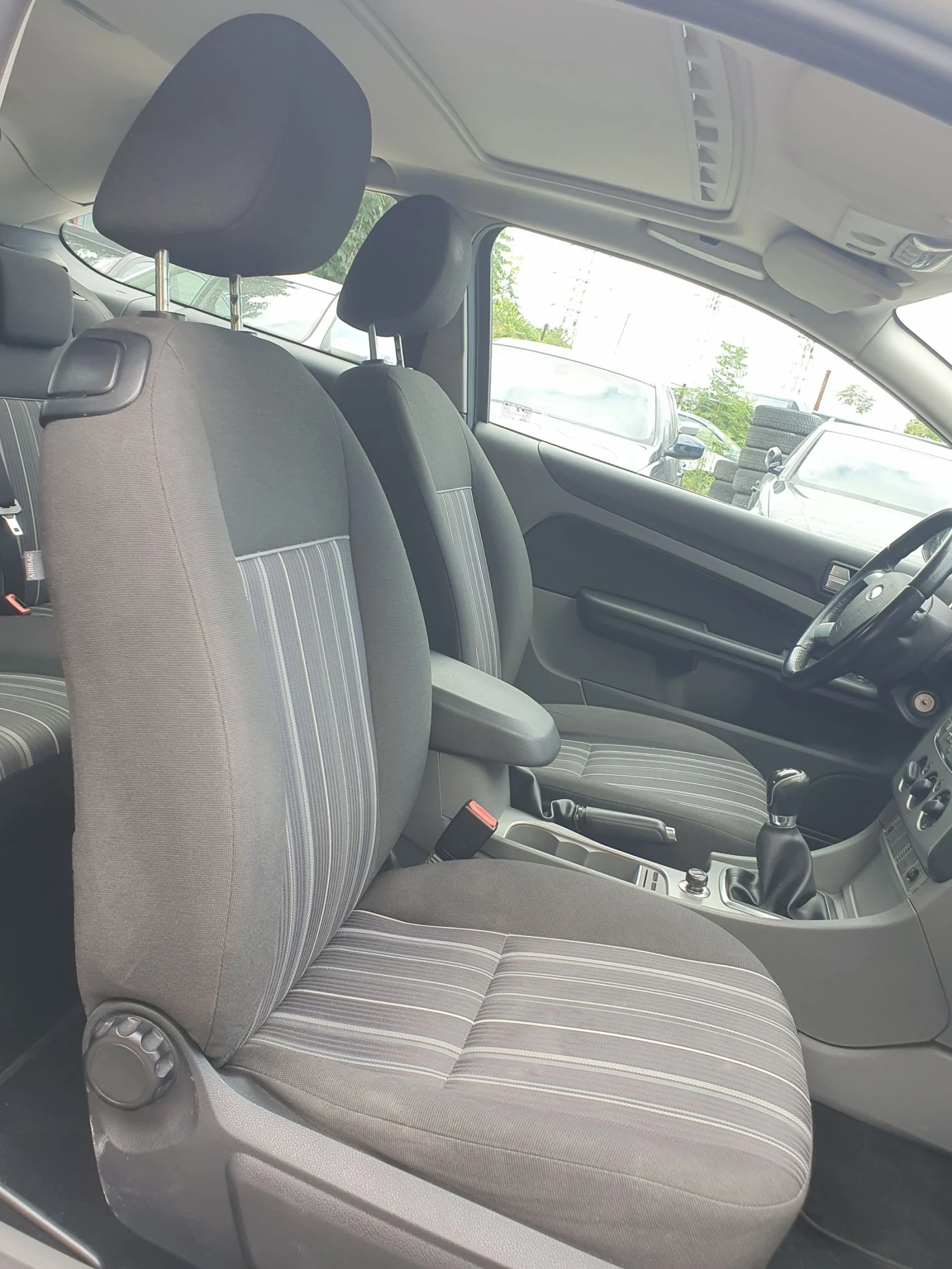 Ford Focus 1.8 KLIMA PODGRRV , снимка 9 - Автомобили и джипове - 55430223