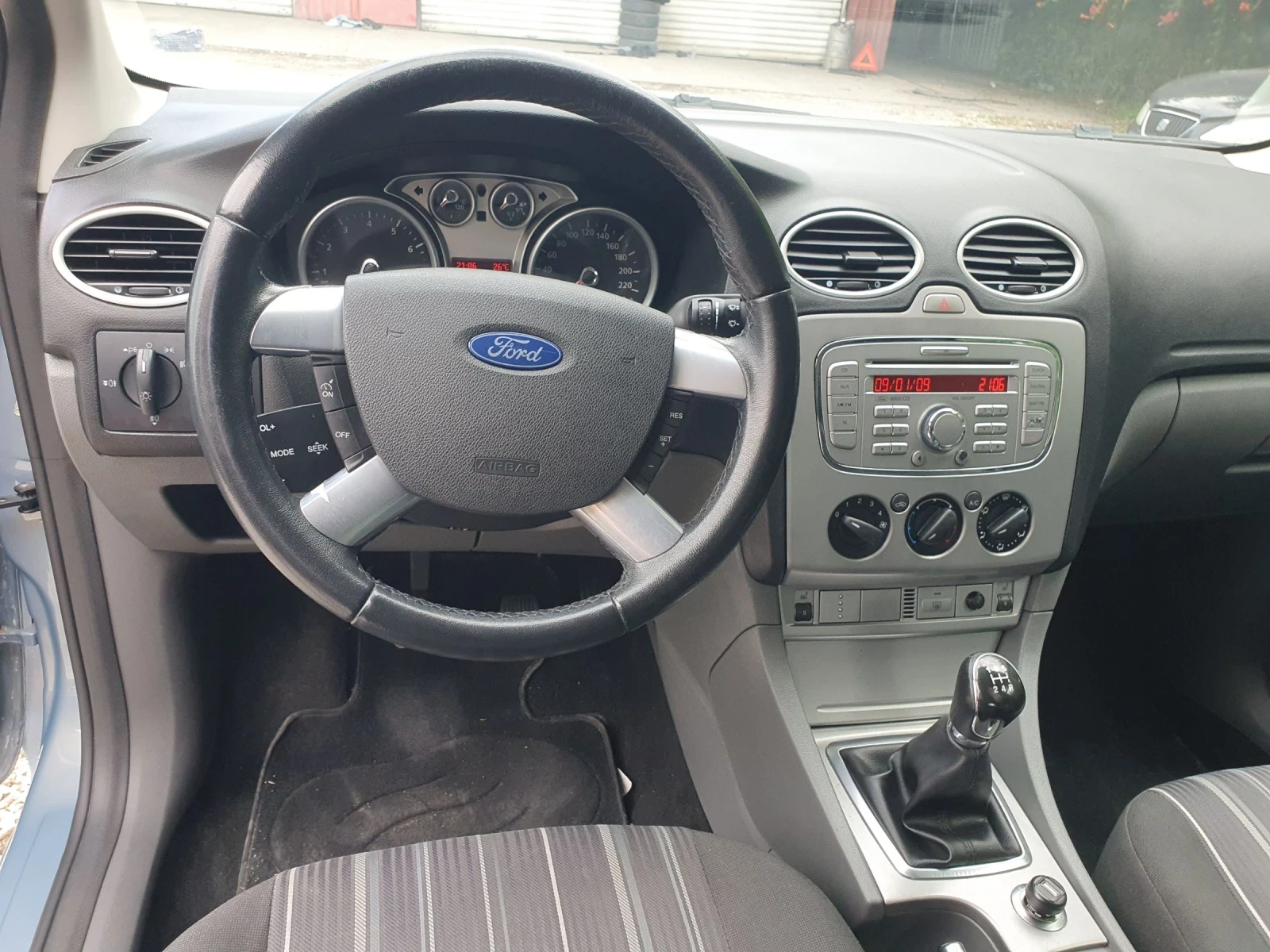 Ford Focus 1.8 KLIMA PODGRRV , снимка 8 - Автомобили и джипове - 55430223