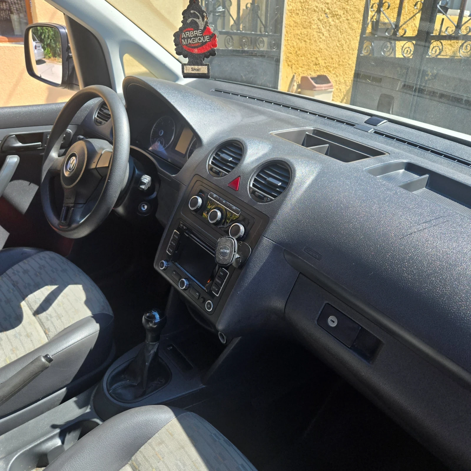 VW Caddy 1.6 tdi, снимка 10 - Автомобили и джипове - 55895736