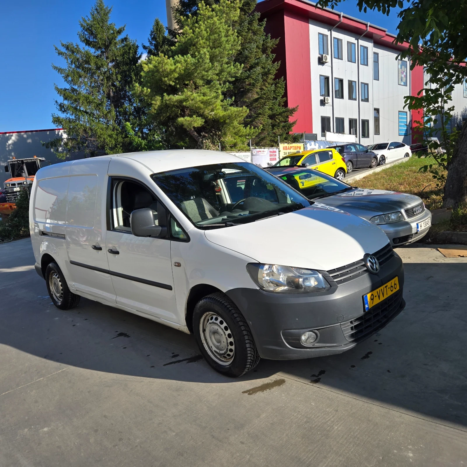 VW Caddy 1.6 tdi, снимка 11 - Автомобили и джипове - 55895736