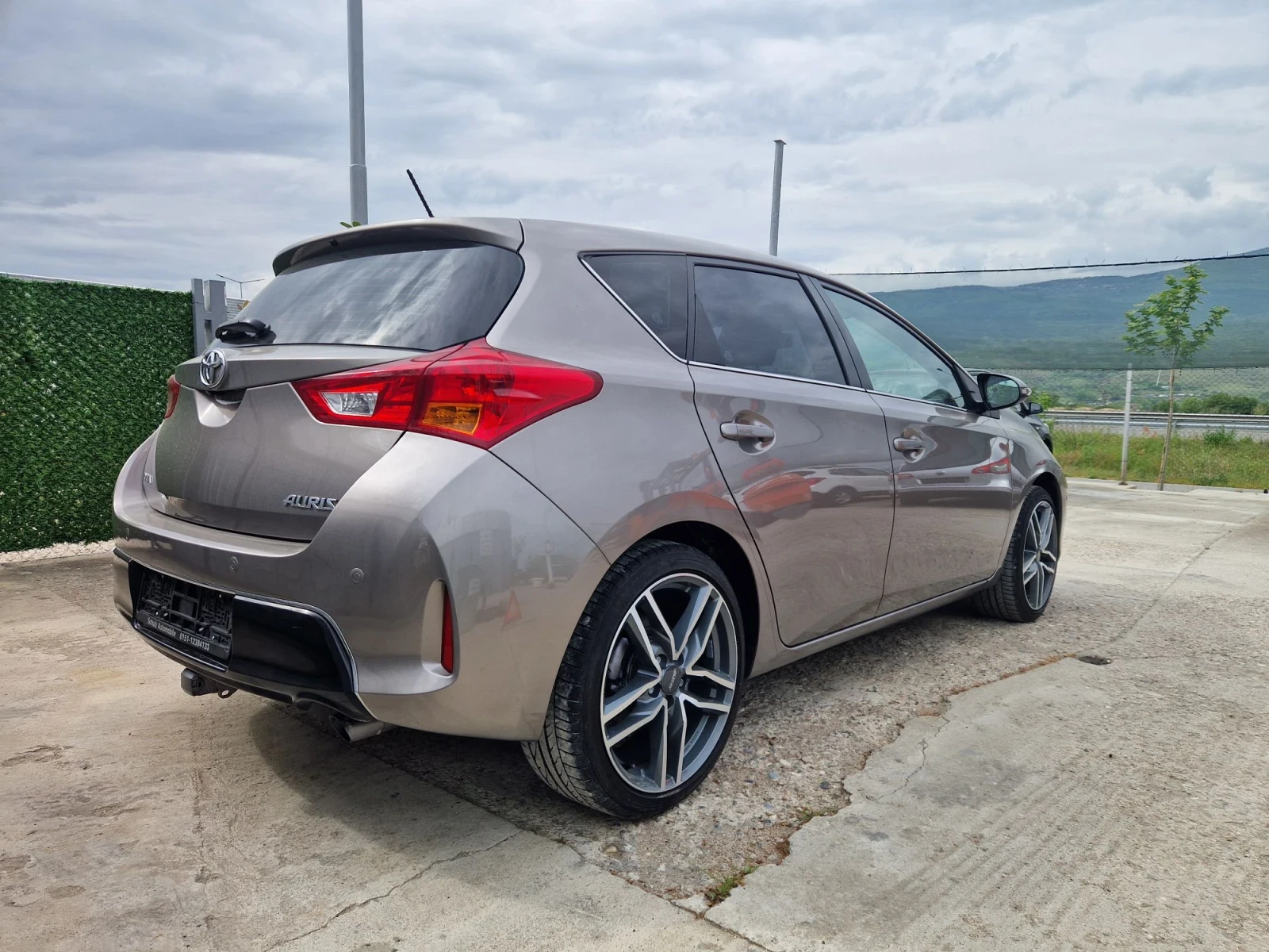 Toyota Auris 1.6, снимка 4 - Автомобили и джипове - 56297453