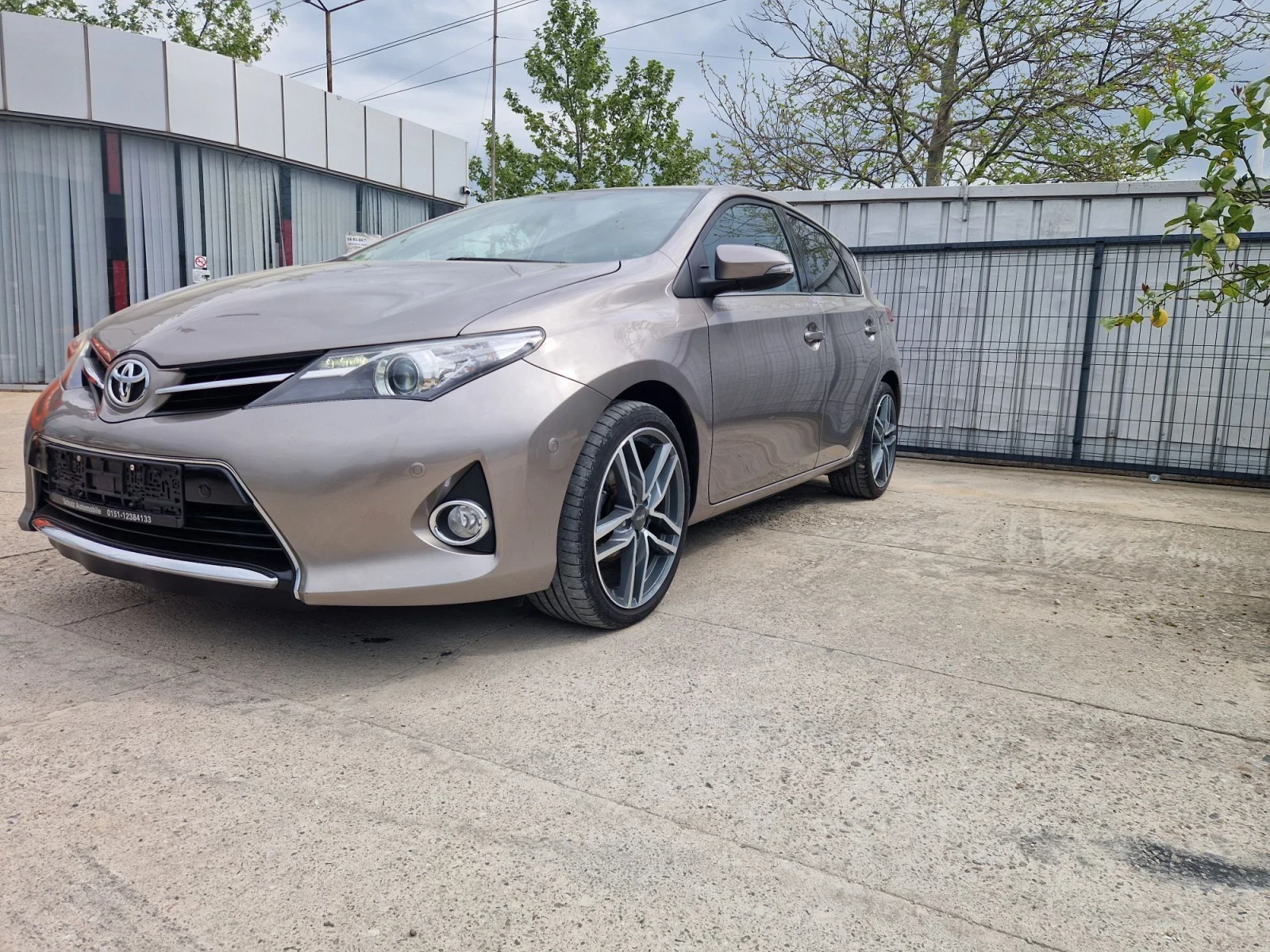 Toyota Auris 1.6, снимка 6 - Автомобили и джипове - 56297453