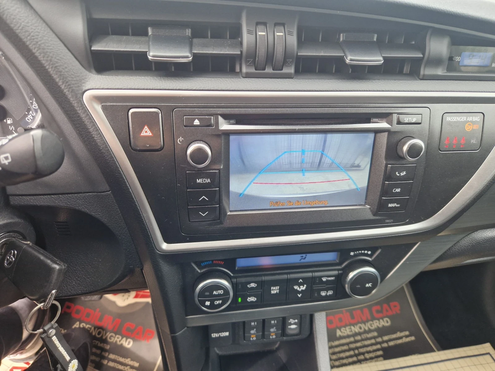 Toyota Auris 1.6, снимка 14 - Автомобили и джипове - 56297453