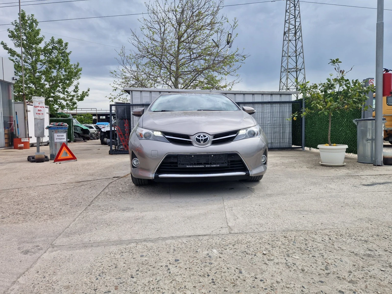 Toyota Auris 1.6, снимка 2 - Автомобили и джипове - 56297453