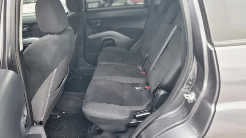 Mitsubishi Outlander 2.4 I 4WD SWISS , снимка 11 - Автомобили и джипове - 52891494