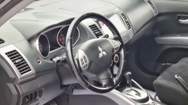 Mitsubishi Outlander 2.4 I 4WD SWISS , снимка 8 - Автомобили и джипове - 52891494