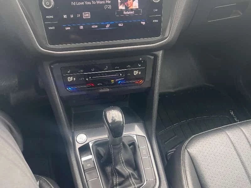VW Tiguan Comfortline/CARFAX/Кожа/Подгрев/Панорама/, снимка 9 - Автомобили и джипове - 54769492