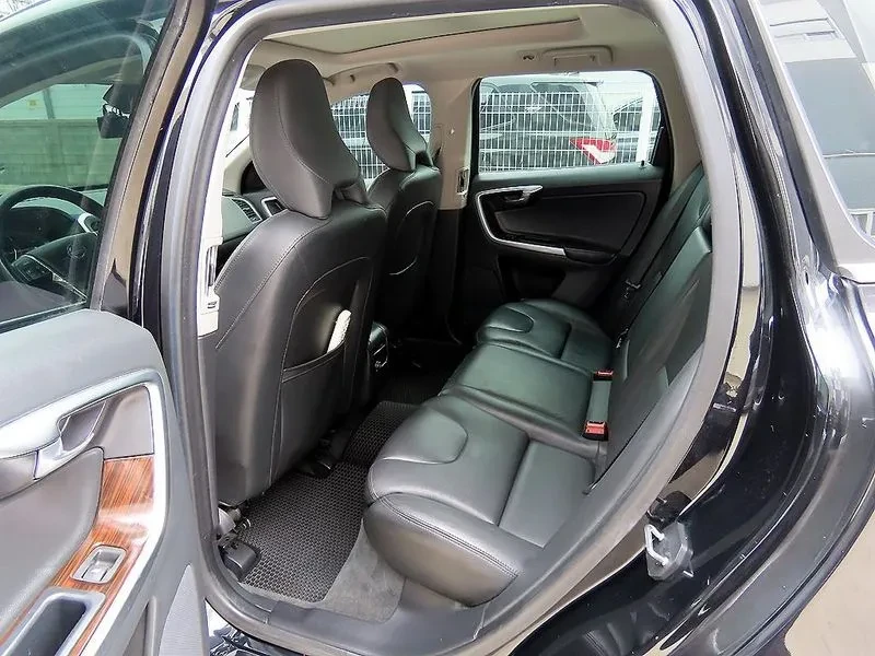 Volvo XC60 D4, снимка 6 - Автомобили и джипове - 55925894