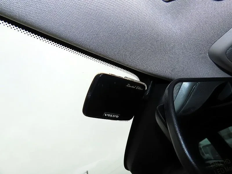 Volvo XC60 D4, снимка 15 - Автомобили и джипове - 55925894