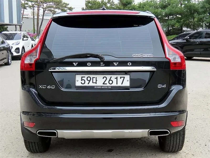 Volvo XC60 D4, снимка 4 - Автомобили и джипове - 55925894