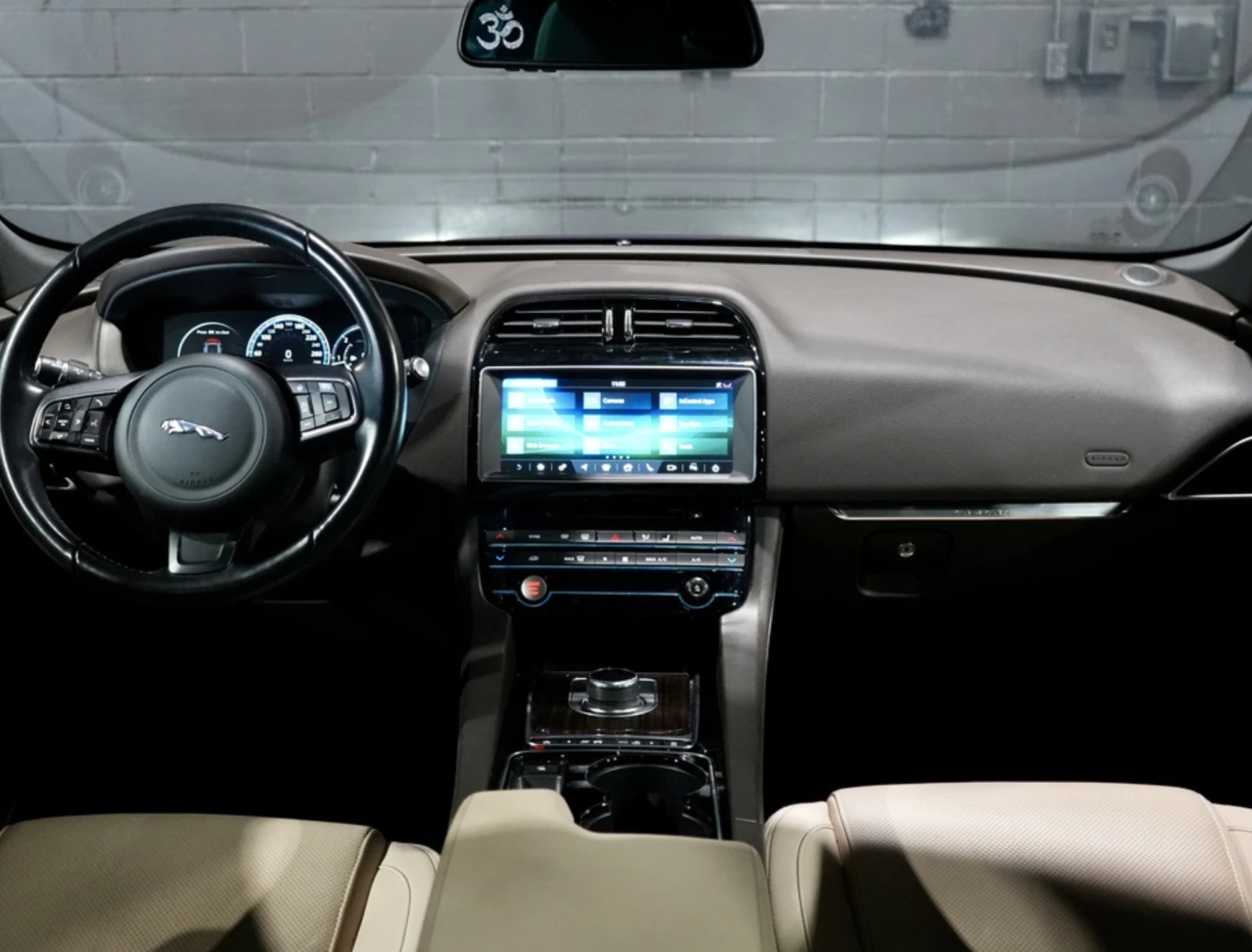 Jaguar F-PACE PANO/CARPLAY/MERIDIAN - изображение 7