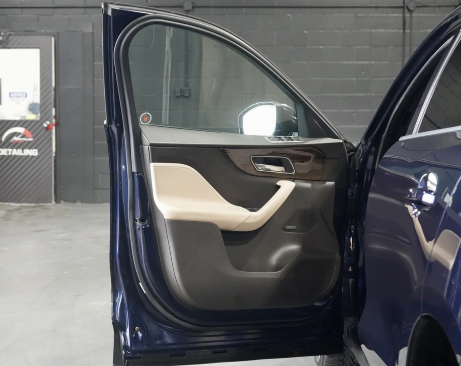 Jaguar F-PACE PANO/CARPLAY/MERIDIAN - изображение 6