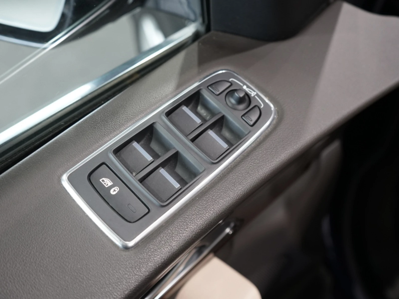 Jaguar F-PACE PANO/CARPLAY/MERIDIAN - изображение 5