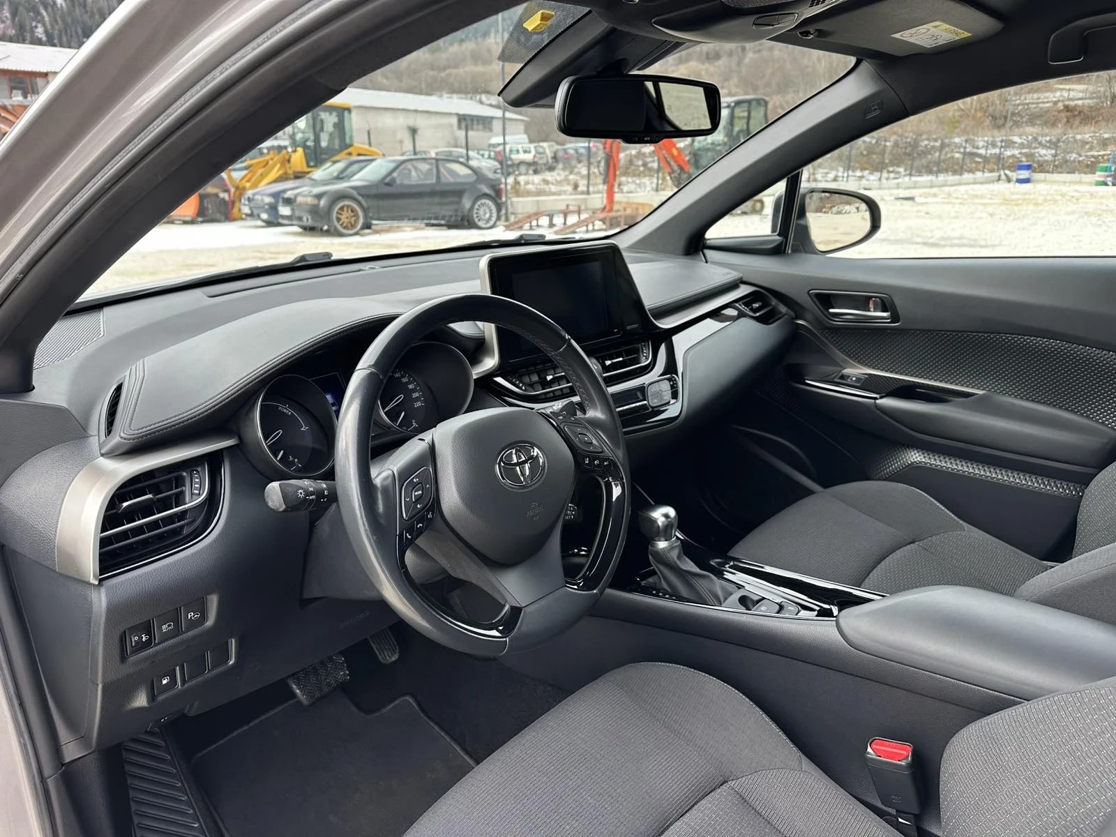 Toyota C-HR 1.8 hybrid - изображение 3