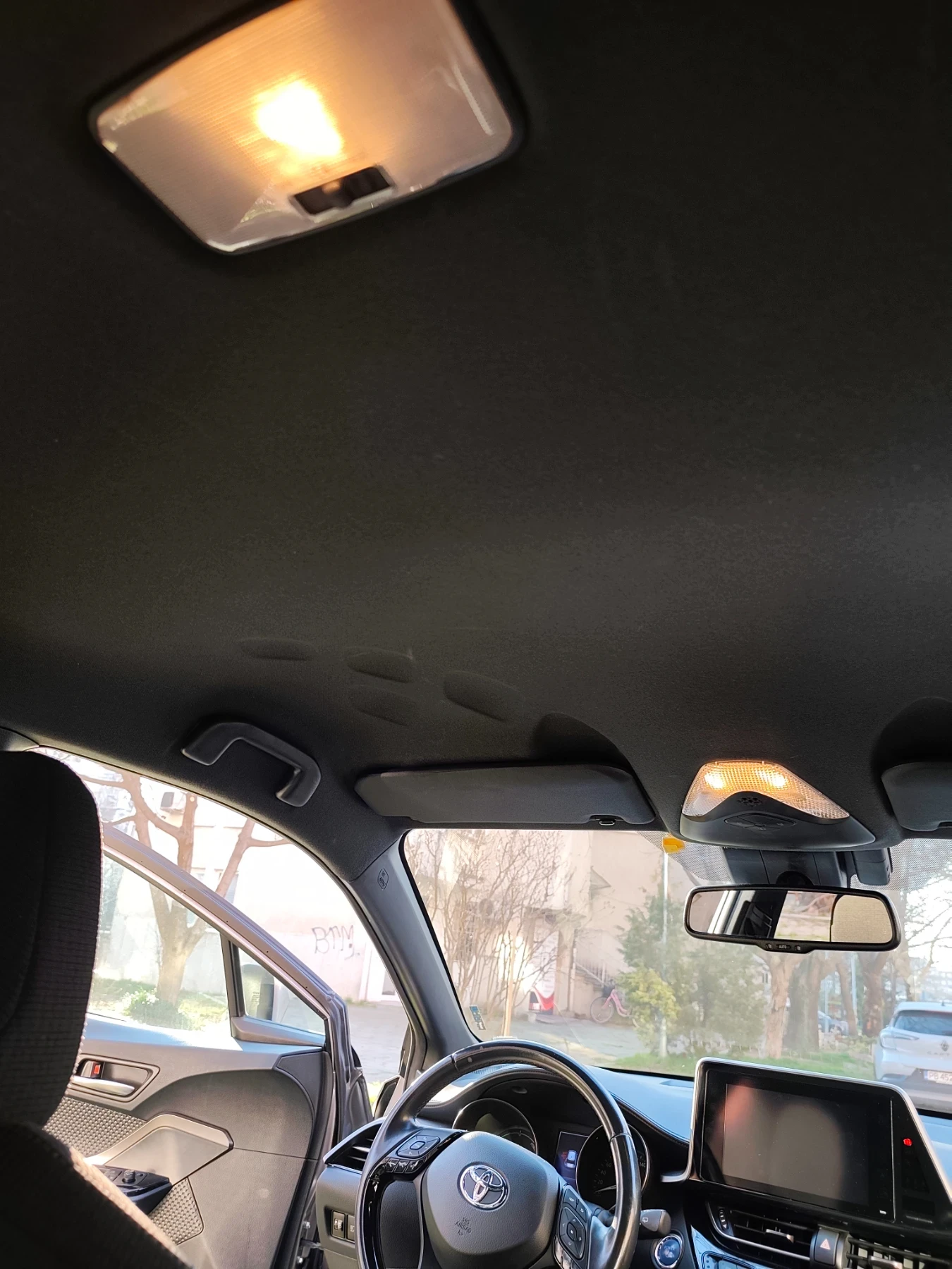 Toyota C-HR 1.8 hybrid, снимка 15 - Автомобили и джипове - 54012674