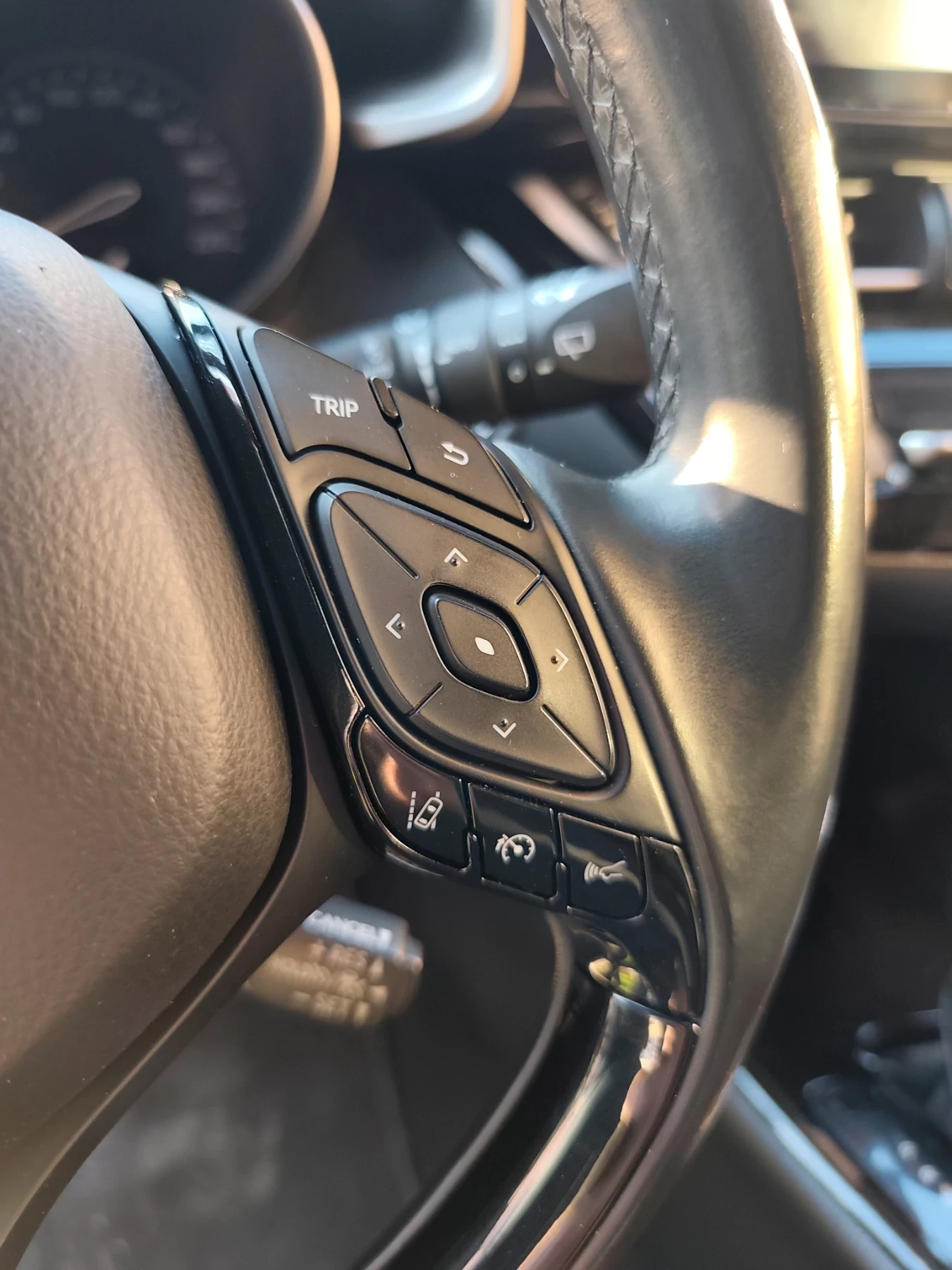 Toyota C-HR 1.8 hybrid, снимка 10 - Автомобили и джипове - 54012674