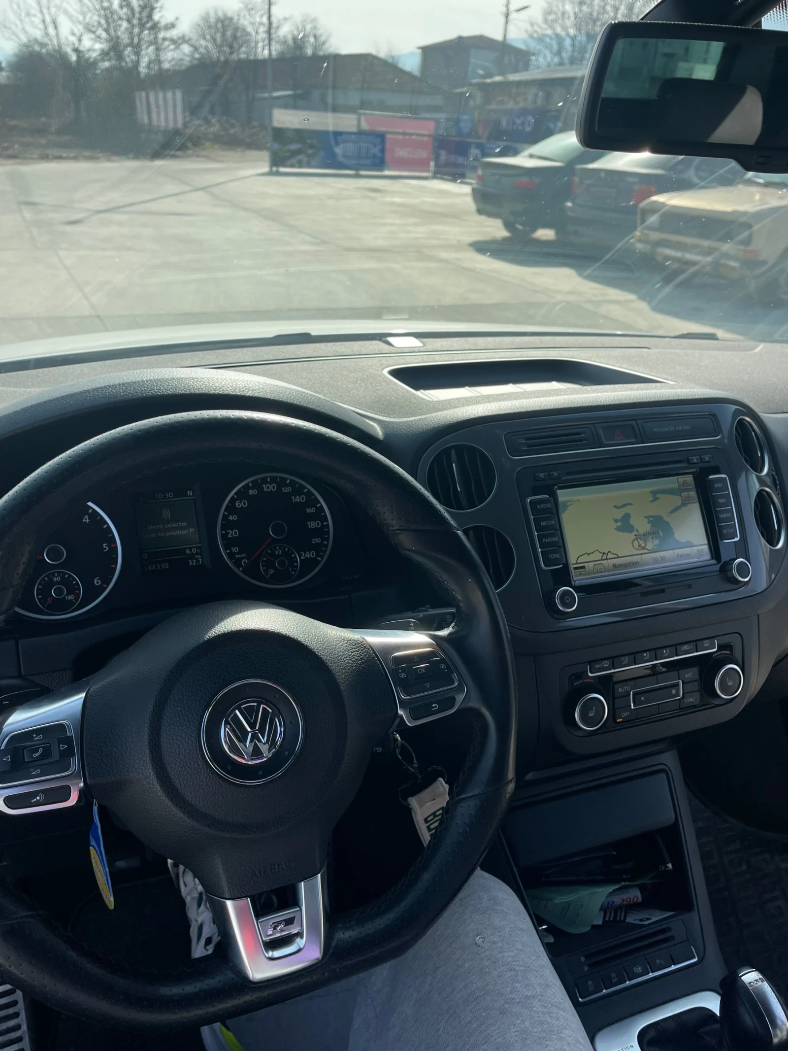 VW Tiguan 2.0TDI, снимка 8 - Автомобили и джипове - 54066353