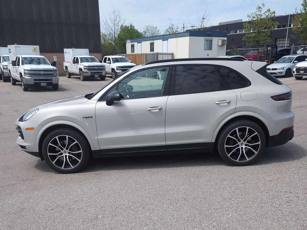 Porsche Cayenne E Hybrid / MATRIX / BOSE / CARFAX/ АВТОКРЕДИТ, снимка 2 - Автомобили и джипове - 54687506