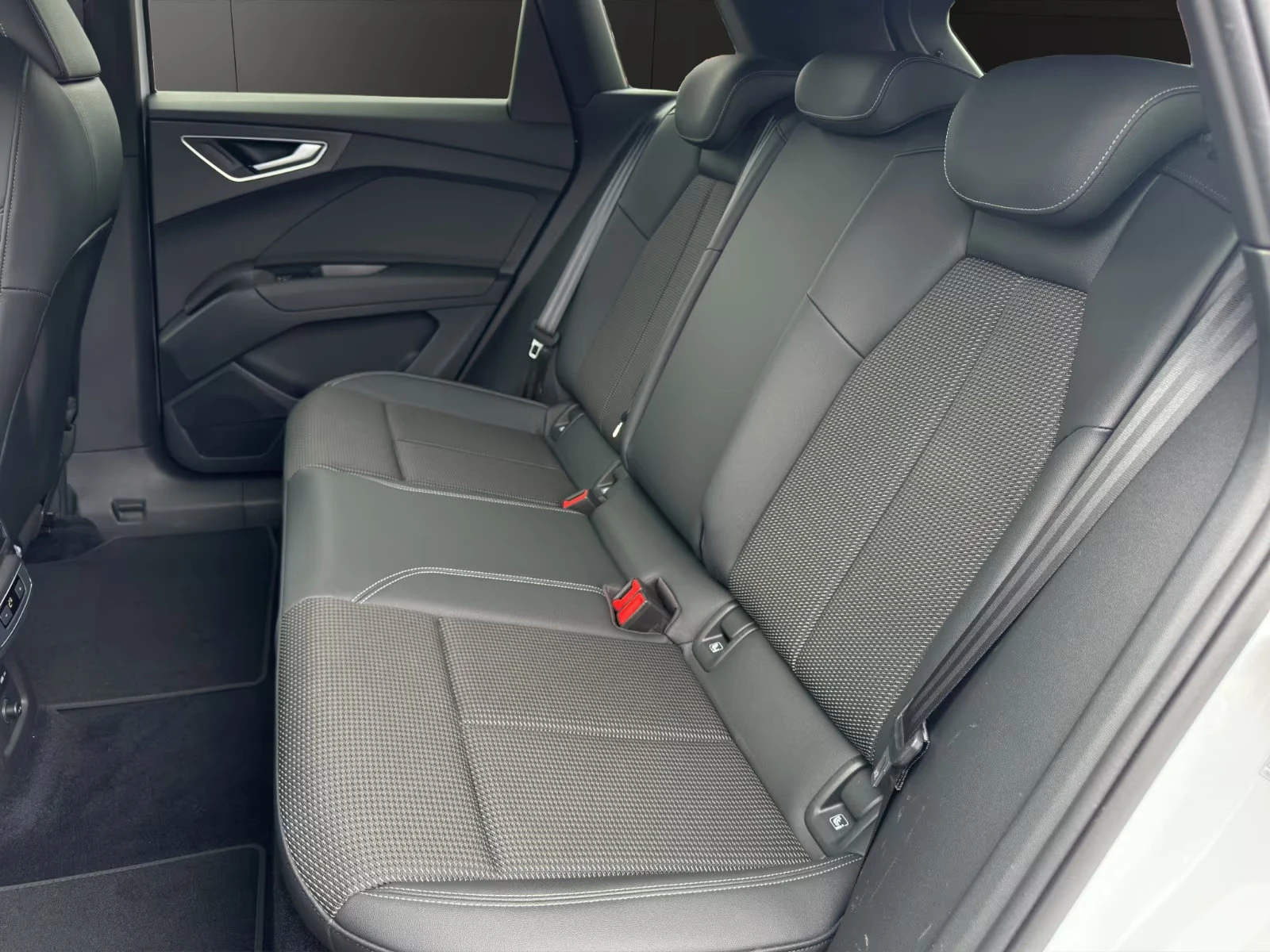 Audi Q4 E-TRON45/265HP/SPORTBACK/SLINE/CAM/H.PUMP/HUD/562q, снимка 15 - Автомобили и джипове - 55526542