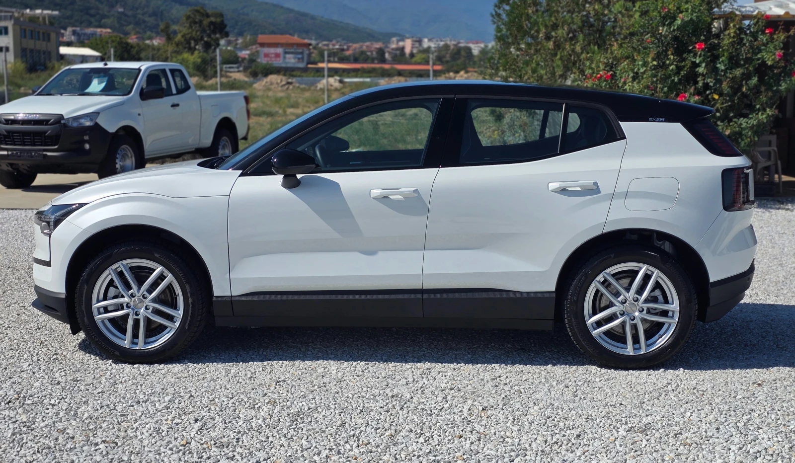 Volvo EX30 * LONG RANGE* * ГАРАНЦИОНЕН* , снимка 4 - Автомобили и джипове - 56060260