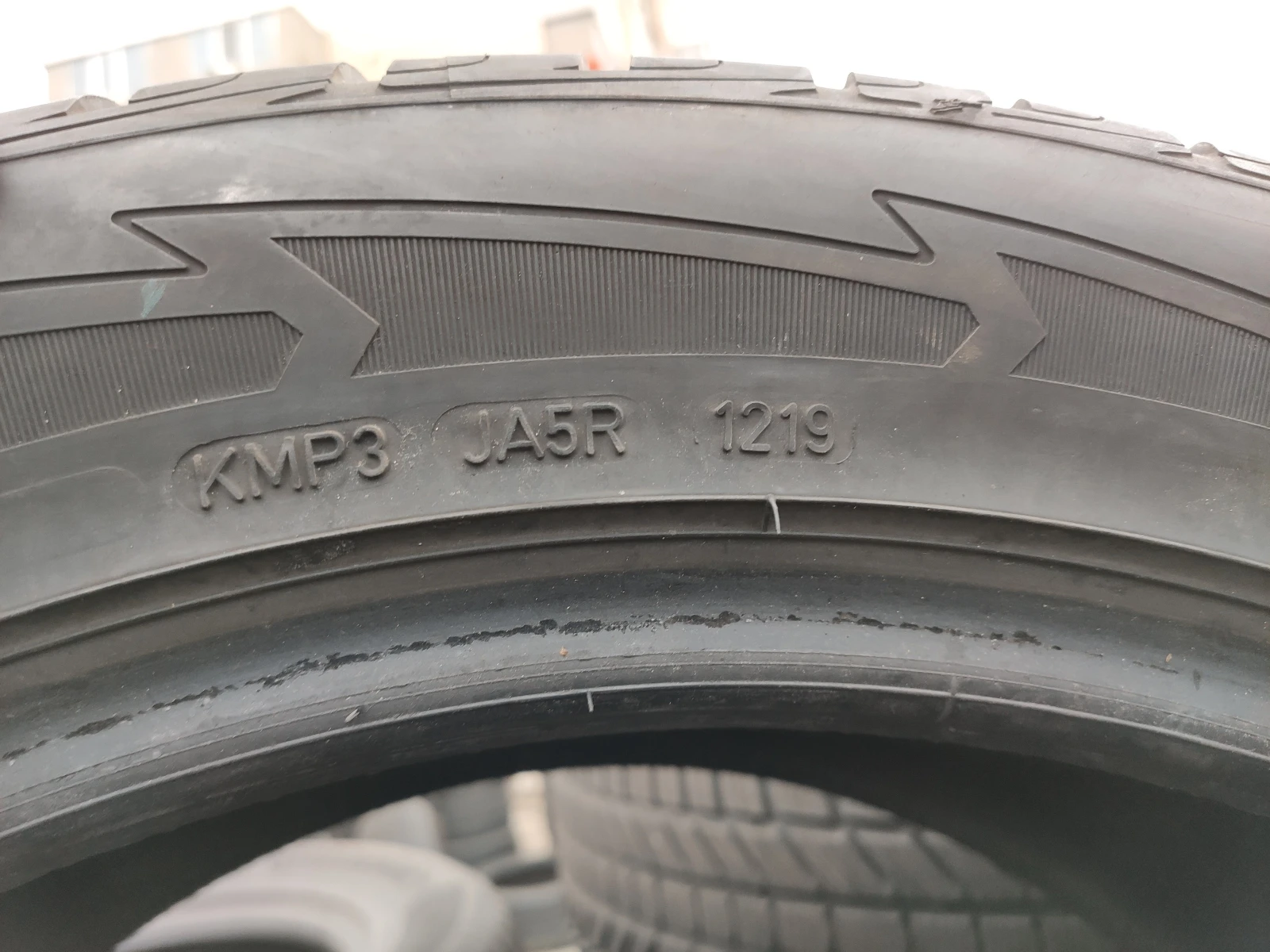 Гуми Зимни 275/45R21, снимка 10 - Гуми и джанти - 54000907