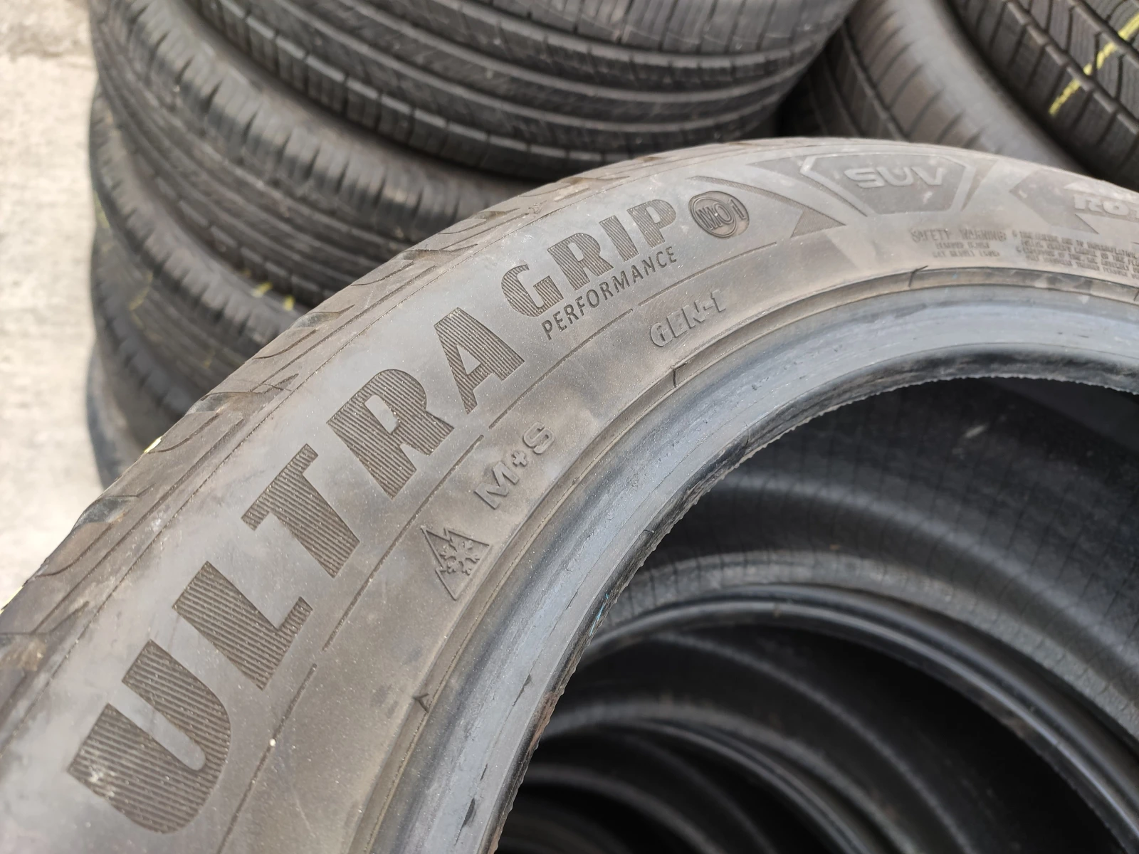 Гуми Зимни 275/45R21, снимка 8 - Гуми и джанти - 54000907