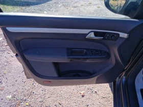VW Touran 1.6 TDI  SPORT / 7 МЕСТА - 15600 лв. / 7976.15 € - 17727423 7