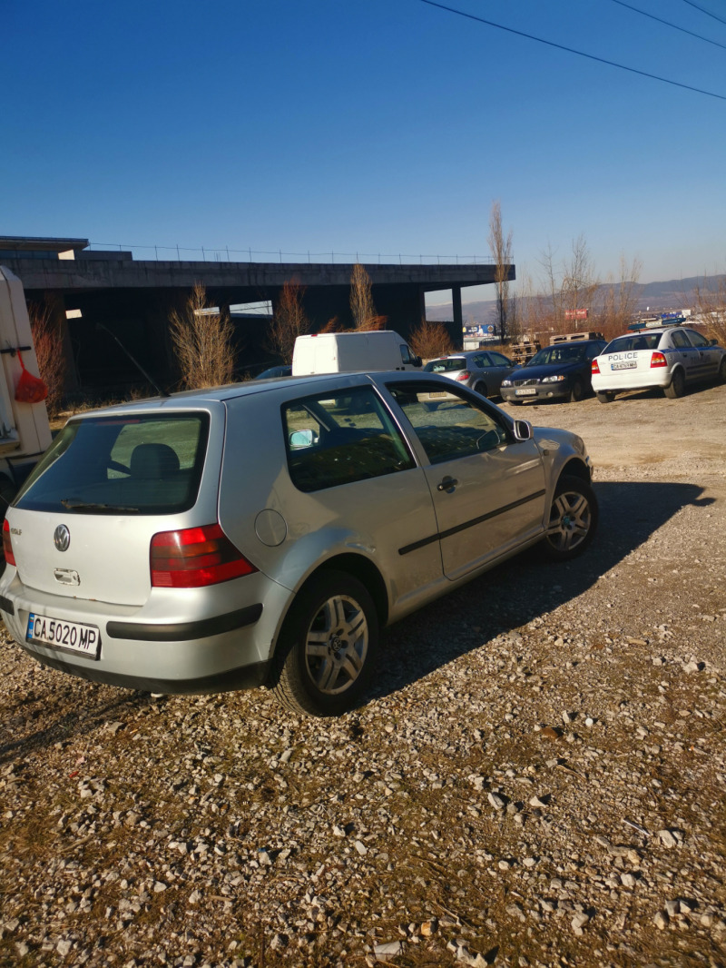 VW Golf, снимка 6 - Автомобили и джипове - 45631845