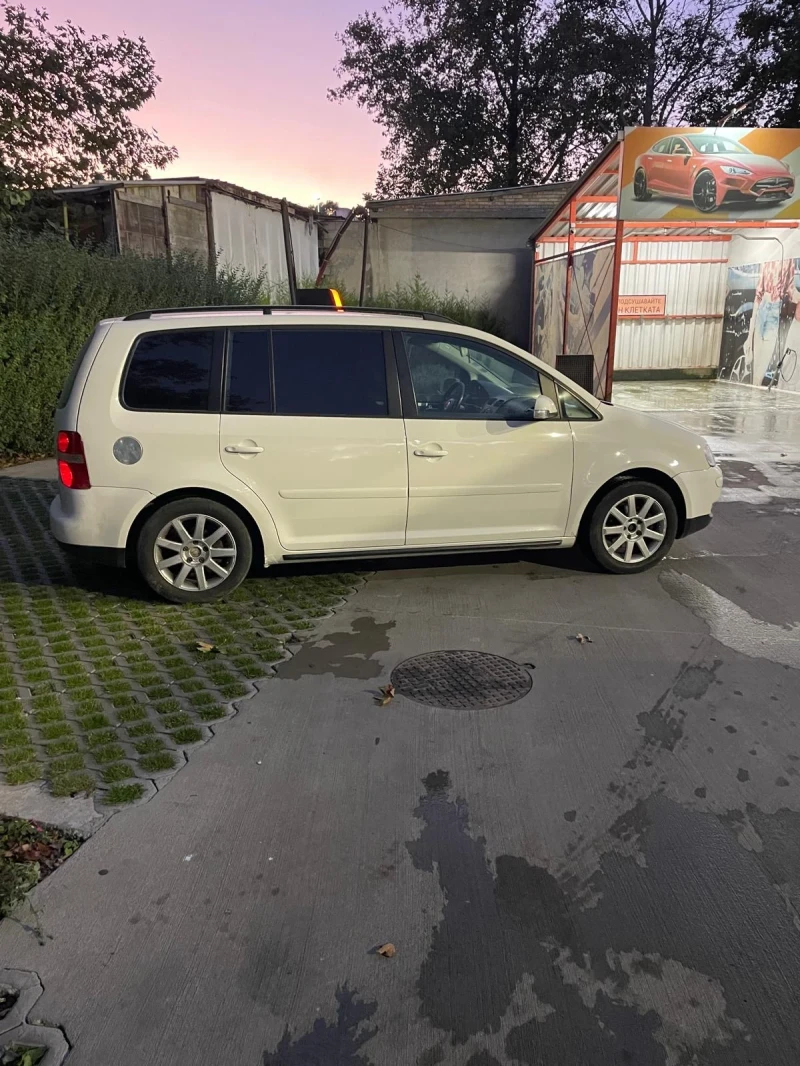 VW Touran 1.9, снимка 4 - Автомобили и джипове - 47681682