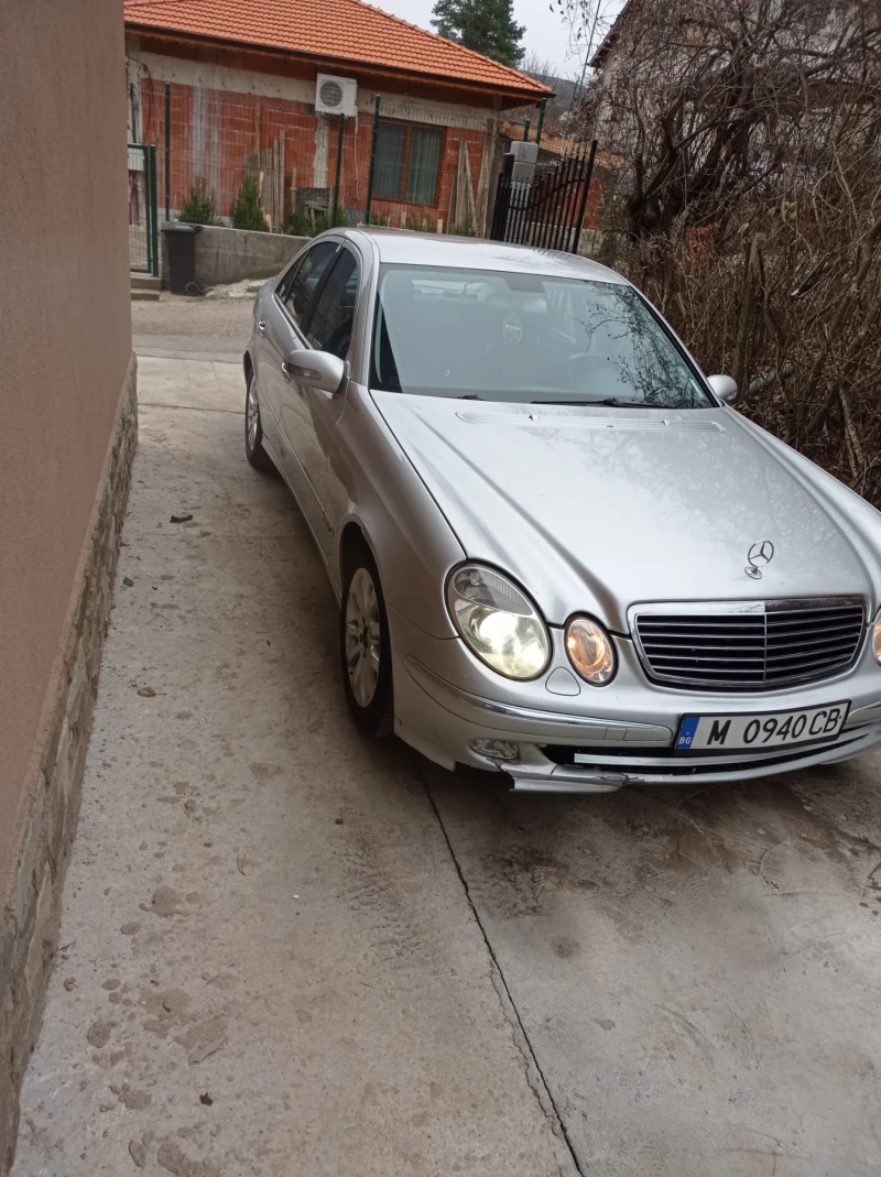 Mercedes-Benz E 270, снимка 3 - Автомобили и джипове - 48551292