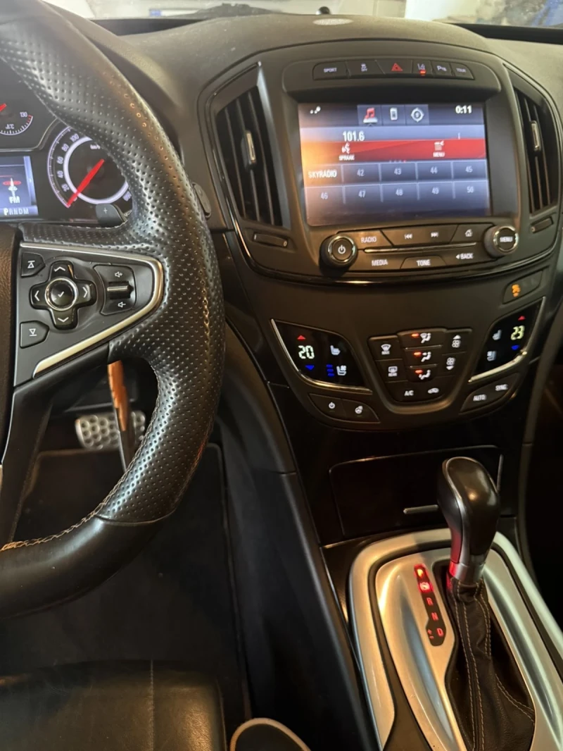 Opel Insignia 2.0BiTurboSPORT TOURER, снимка 12 - Автомобили и джипове - 51880471