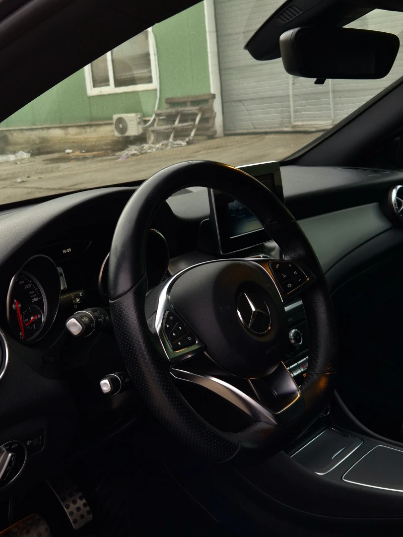 Mercedes-Benz CLA 200 AMG Night Package, снимка 11 - Автомобили и джипове - 53371104