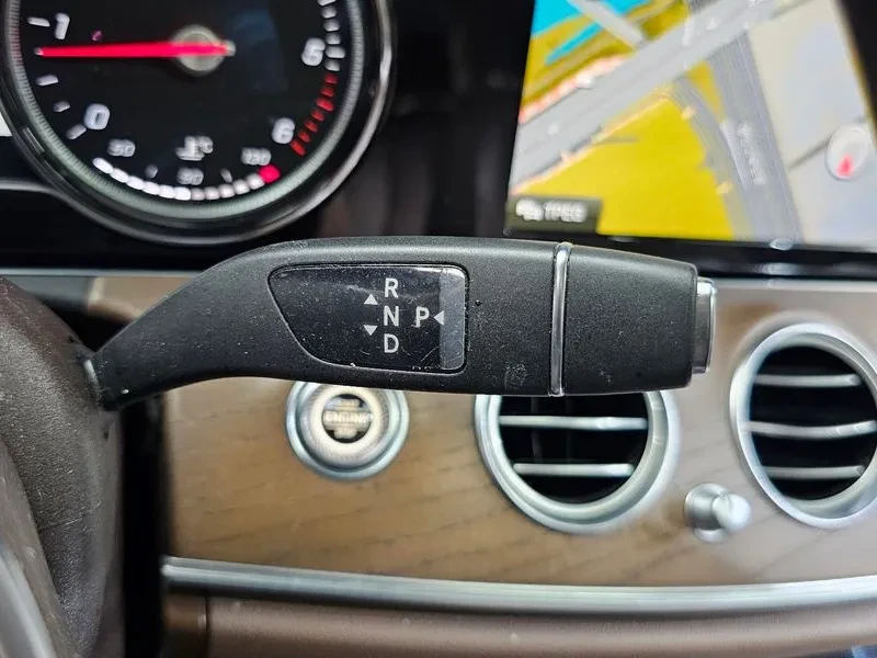 Mercedes-Benz E 220 CDI Avantgarde - САМО 30% АВАНС!, снимка 10 - Автомобили и джипове - 55441750