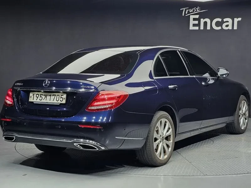 Mercedes-Benz E 220 CDI Avantgarde - САМО 30% АВАНС!, снимка 2 - Автомобили и джипове - 55441750
