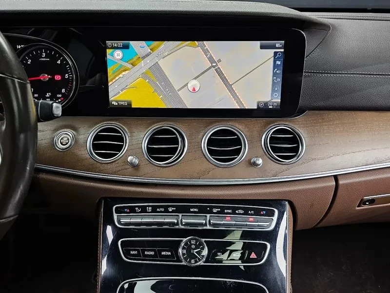 Mercedes-Benz E 220 CDI Avantgarde - САМО 30% АВАНС!, снимка 13 - Автомобили и джипове - 55441750