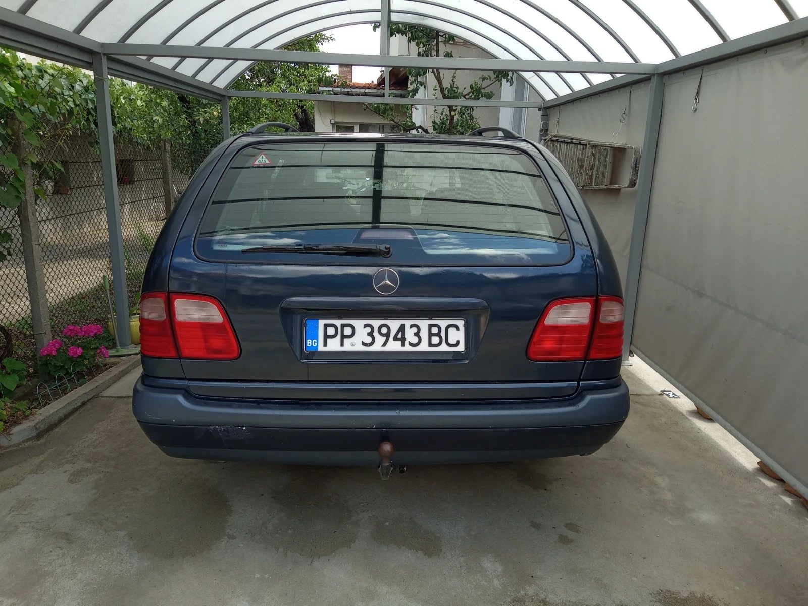Mercedes-Benz E 200  - изображение 7