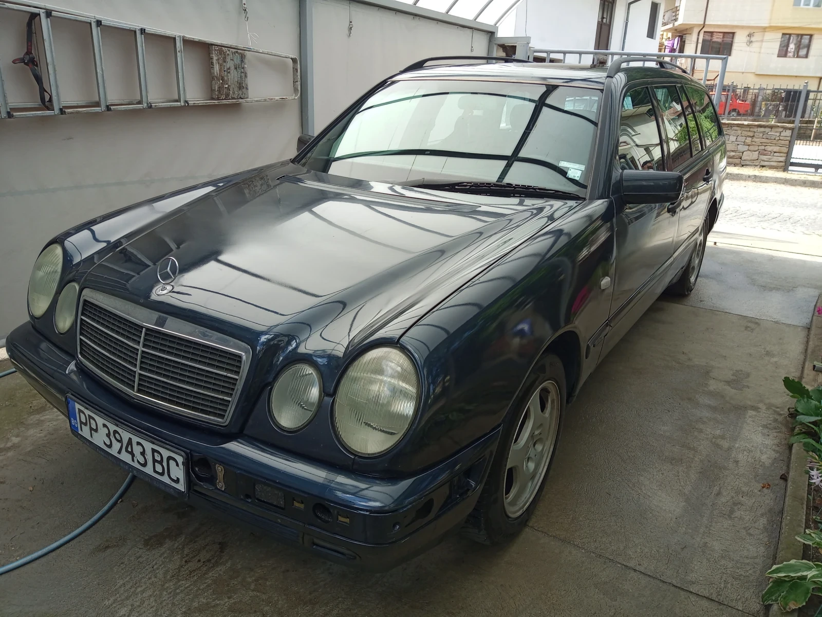 Mercedes-Benz E 200  - изображение 5