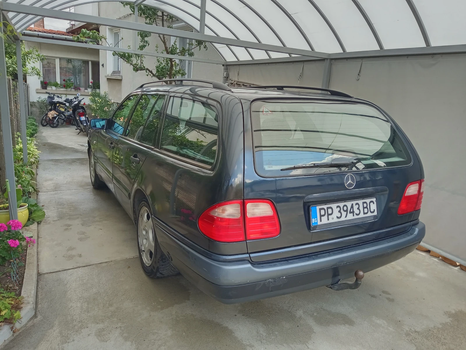 Mercedes-Benz E 200  - изображение 4