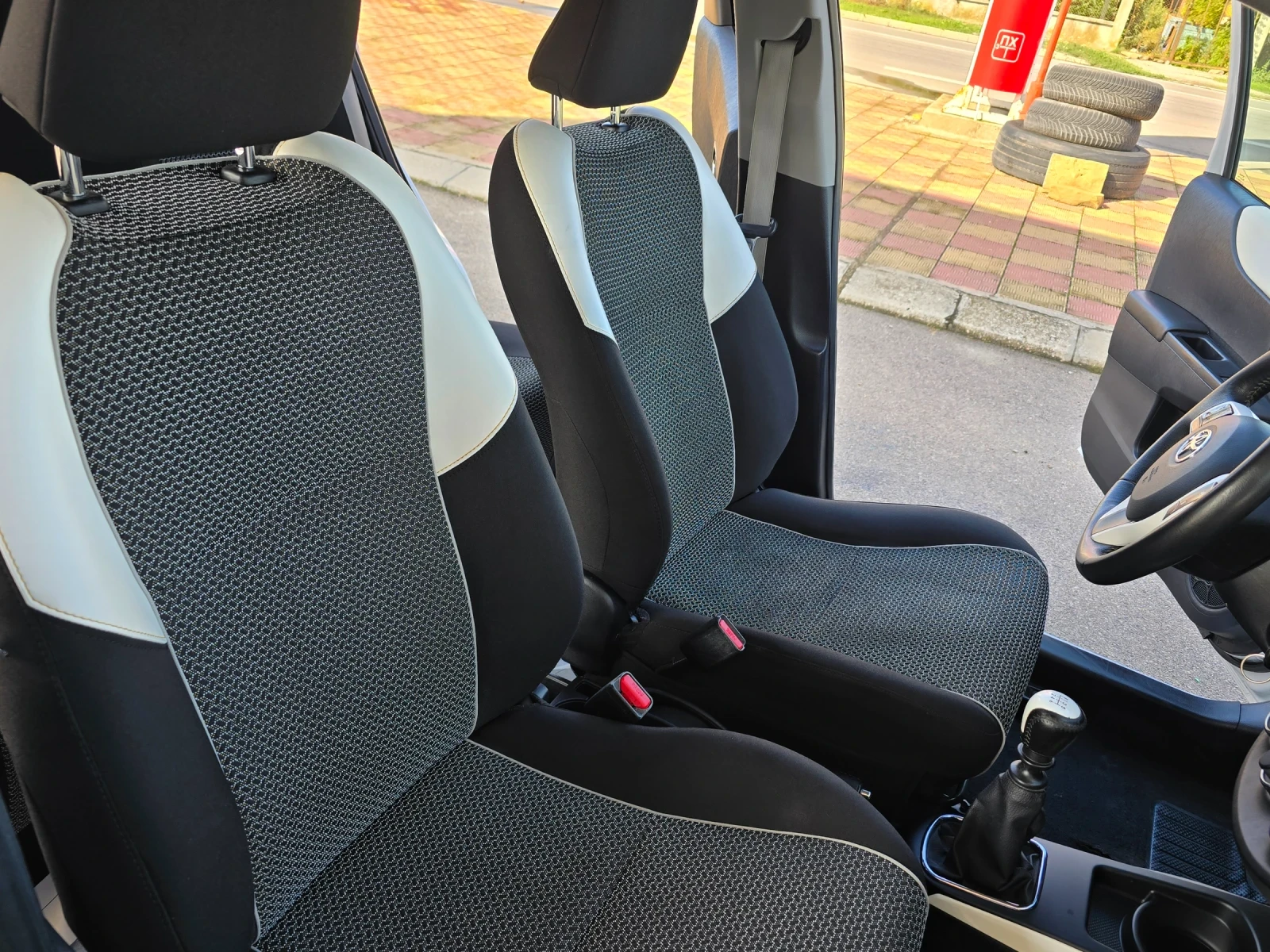 Toyota Yaris 1.33 - изображение 8